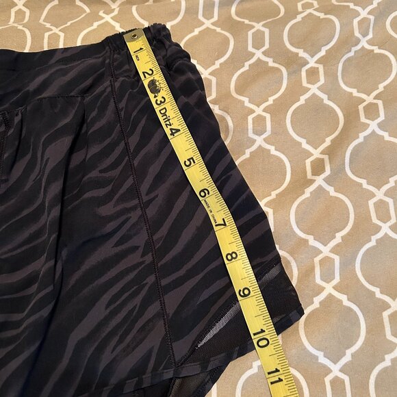 Lululemon Black Striped Hot Shorts - Size 6 (No Size but Measurements) - Picture 9 of 10